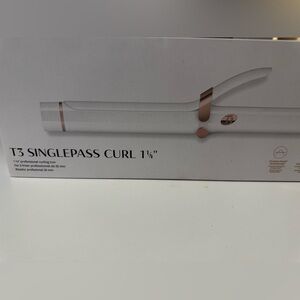 In box. No wear and tear at all. T3 SinglePass Curl 1.25" Iron in White